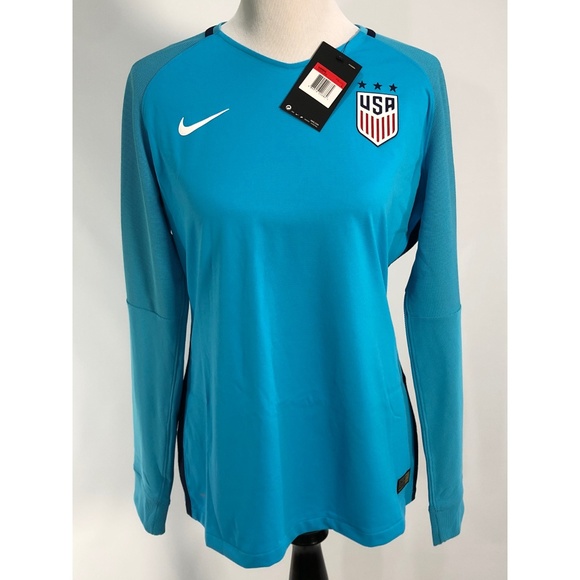 Nike Tops - Nike Aeroswift Women's Football Soccer Sweatshirt